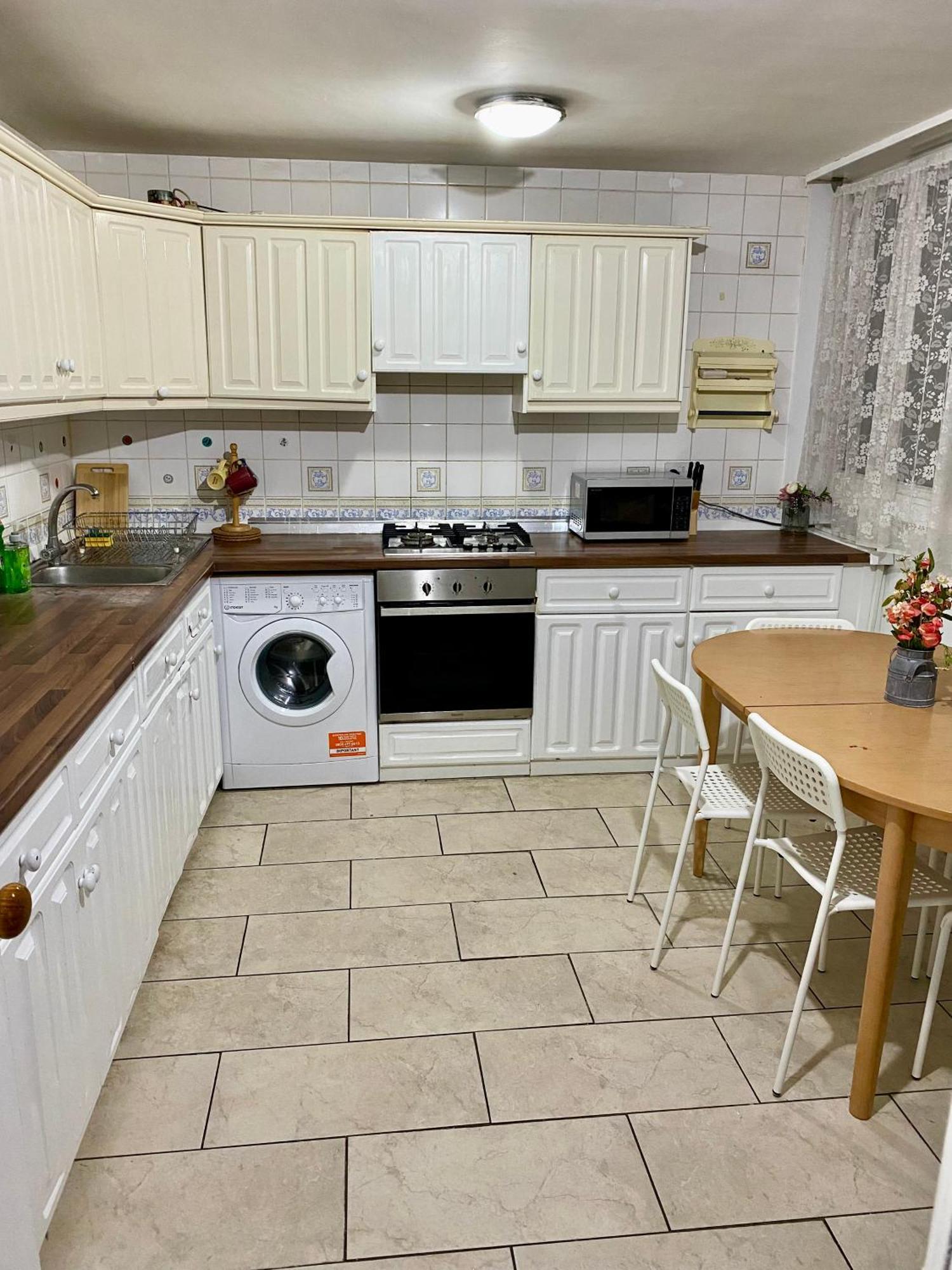 3 Bedroom Flat, Oxford Circus, W1w Apartament